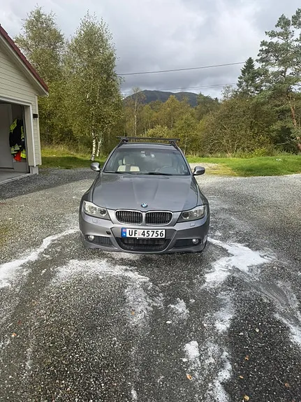BMW 320D 2010 photo 2