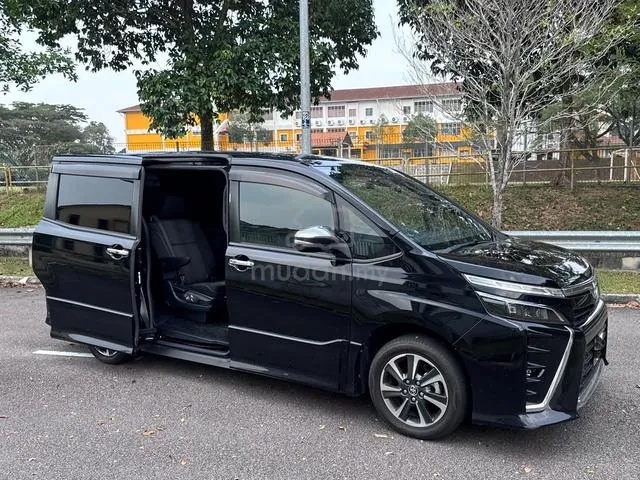 Toyota Voxy 2.0 Zs