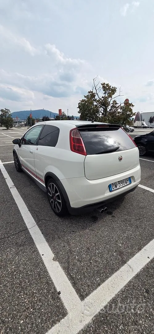 Fiat Grande Punto 2009 photo 2