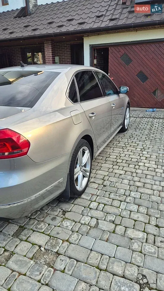 Volkswagen Passat 2012 photo 5