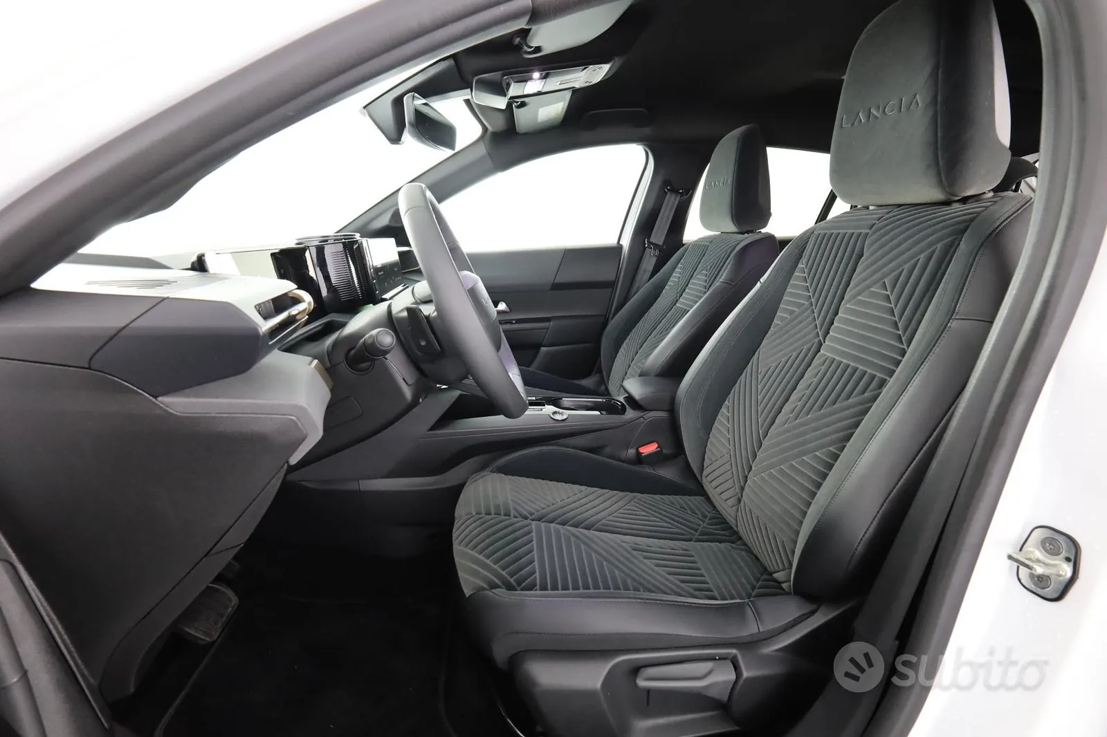 Lancia Ypsilon 2024 photo 2