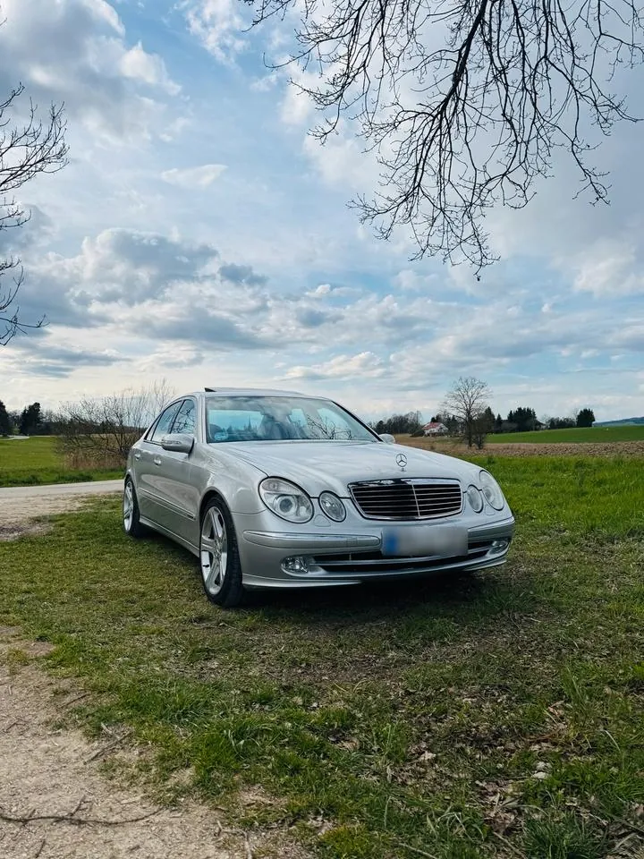 Mercedes-Benz W211