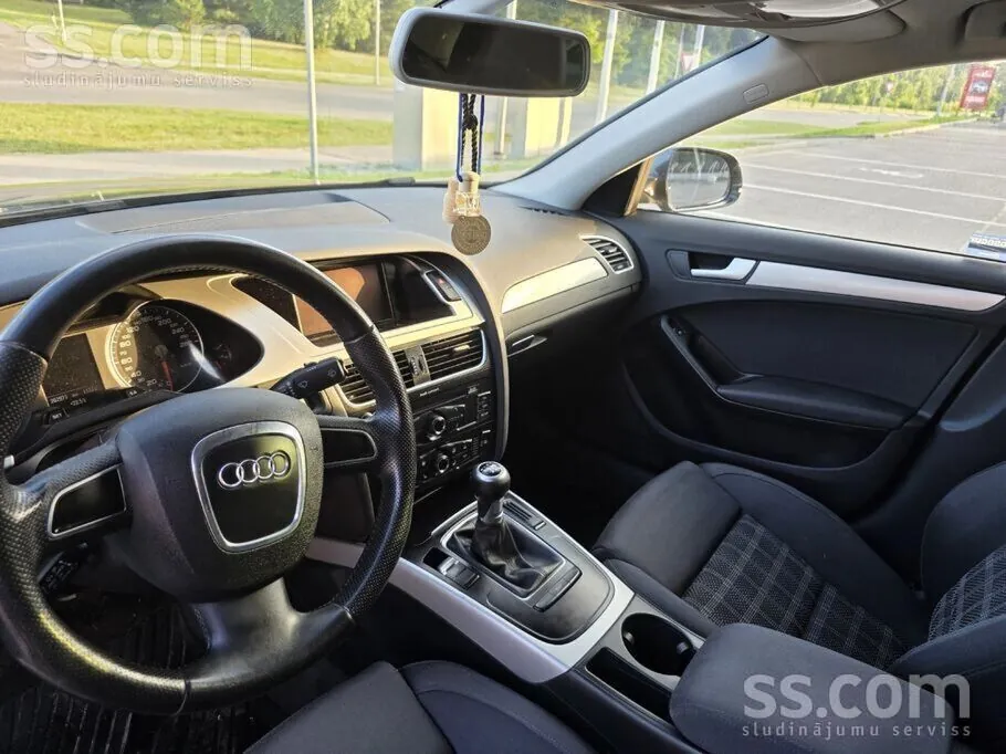 Audi A4 2011 photo 3