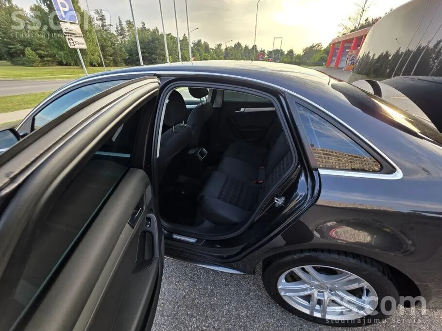 Audi A4 2011 photo 2