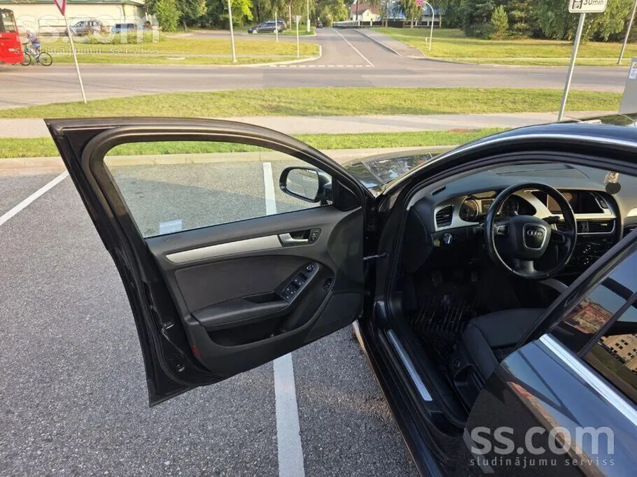 Audi A4 2011 photo 5
