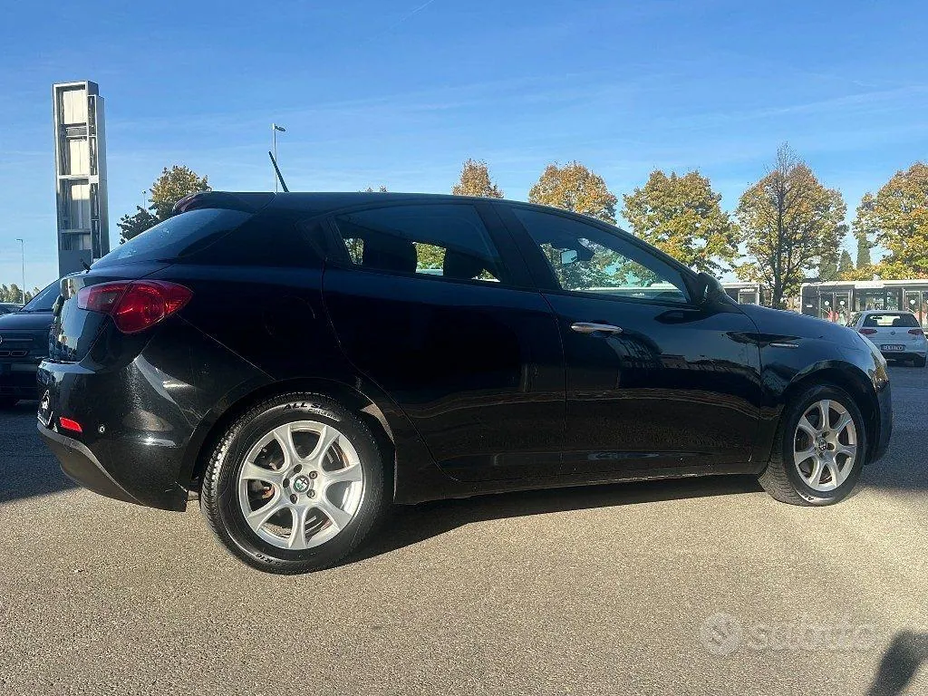 Alfa Romeo Giulietta 2013 photo 5