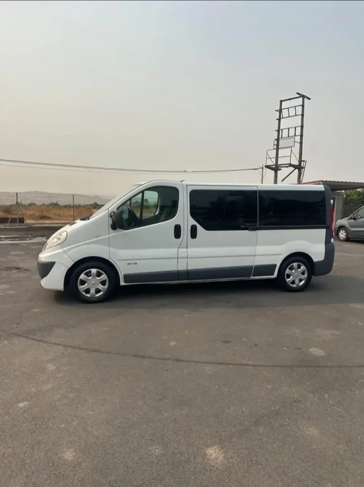 Renault Trafic 2010 photo 2