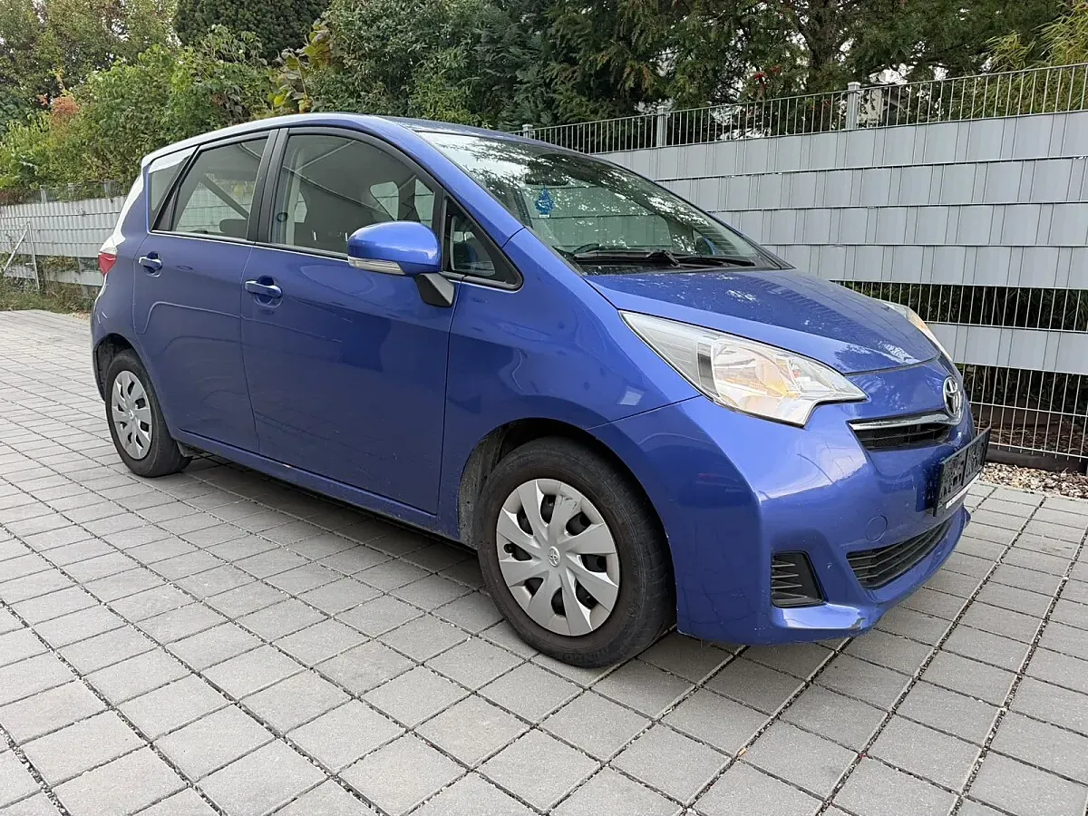 Toyota Verso 2011 photo 2