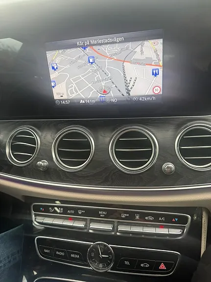 Mercedes-Benz E220