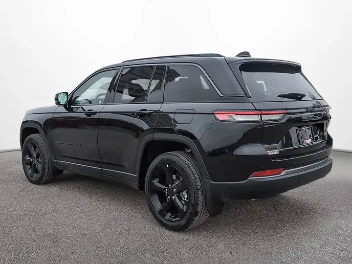 Jeep Grand Cherokee 2026 photo 3
