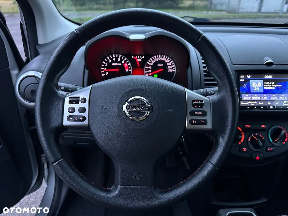 Nissan Note 2012 photo 4