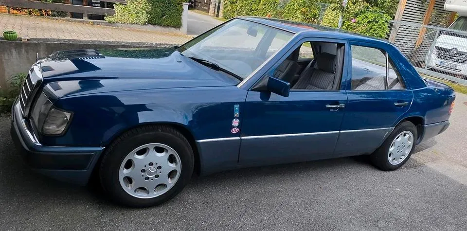 Mercedes-Benz 230E
