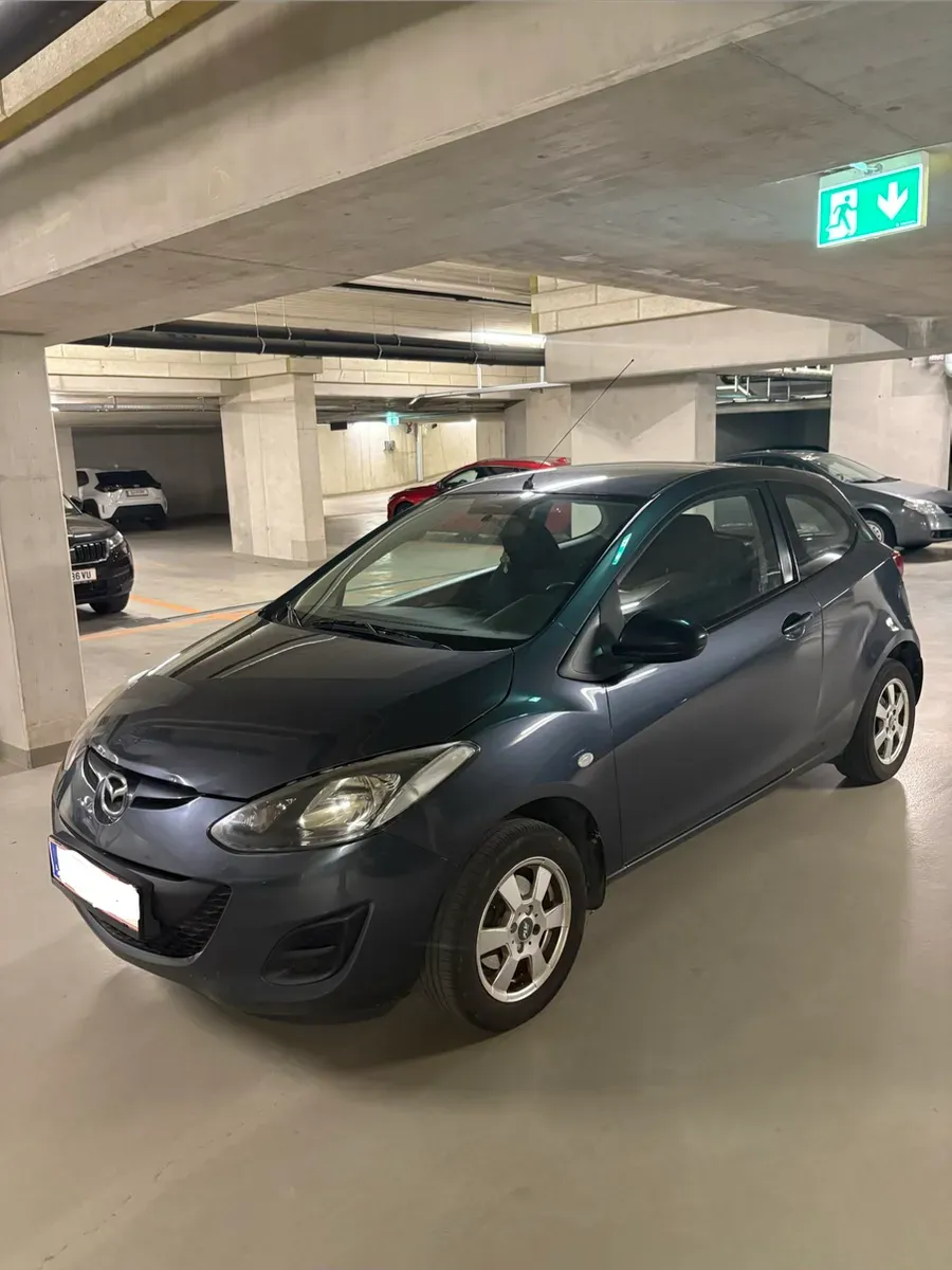 Mazda Mazda2 2011 photo 2