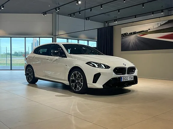BMW M135I 2027 photo 3