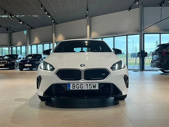 BMW M135I 2027 photo 2