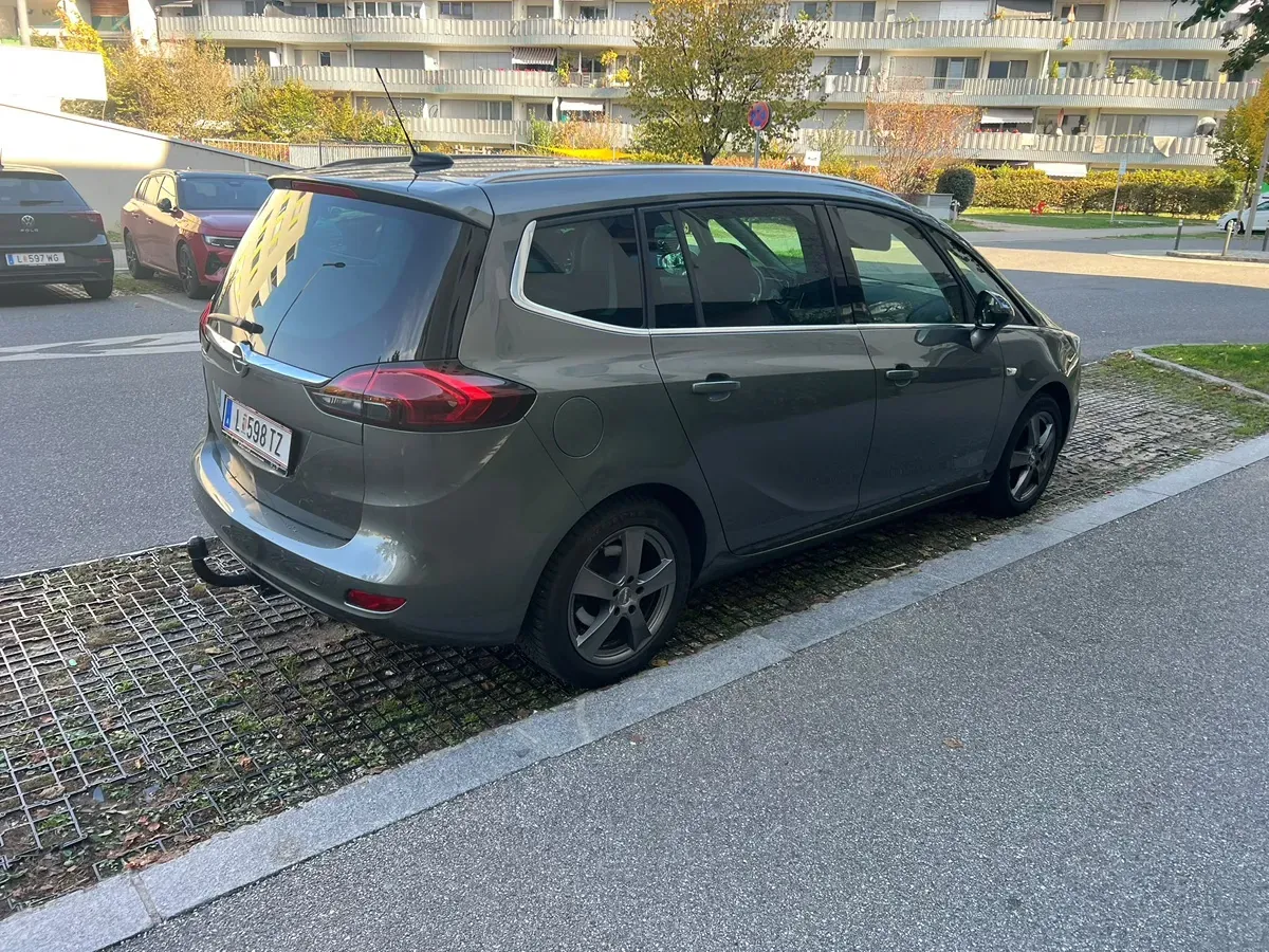 Opel Zafira Tourer 2018 photo 2