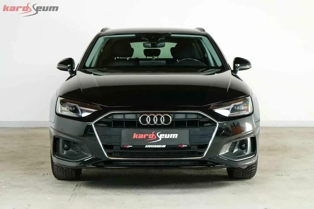 Audi A4 2022 photo 2