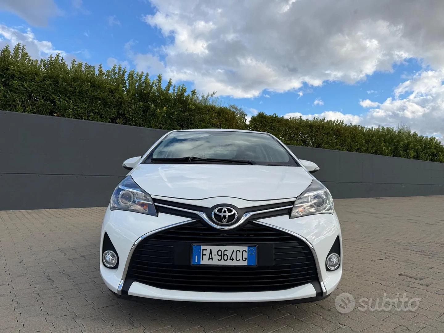 Toyota Yaris 2015 photo 2