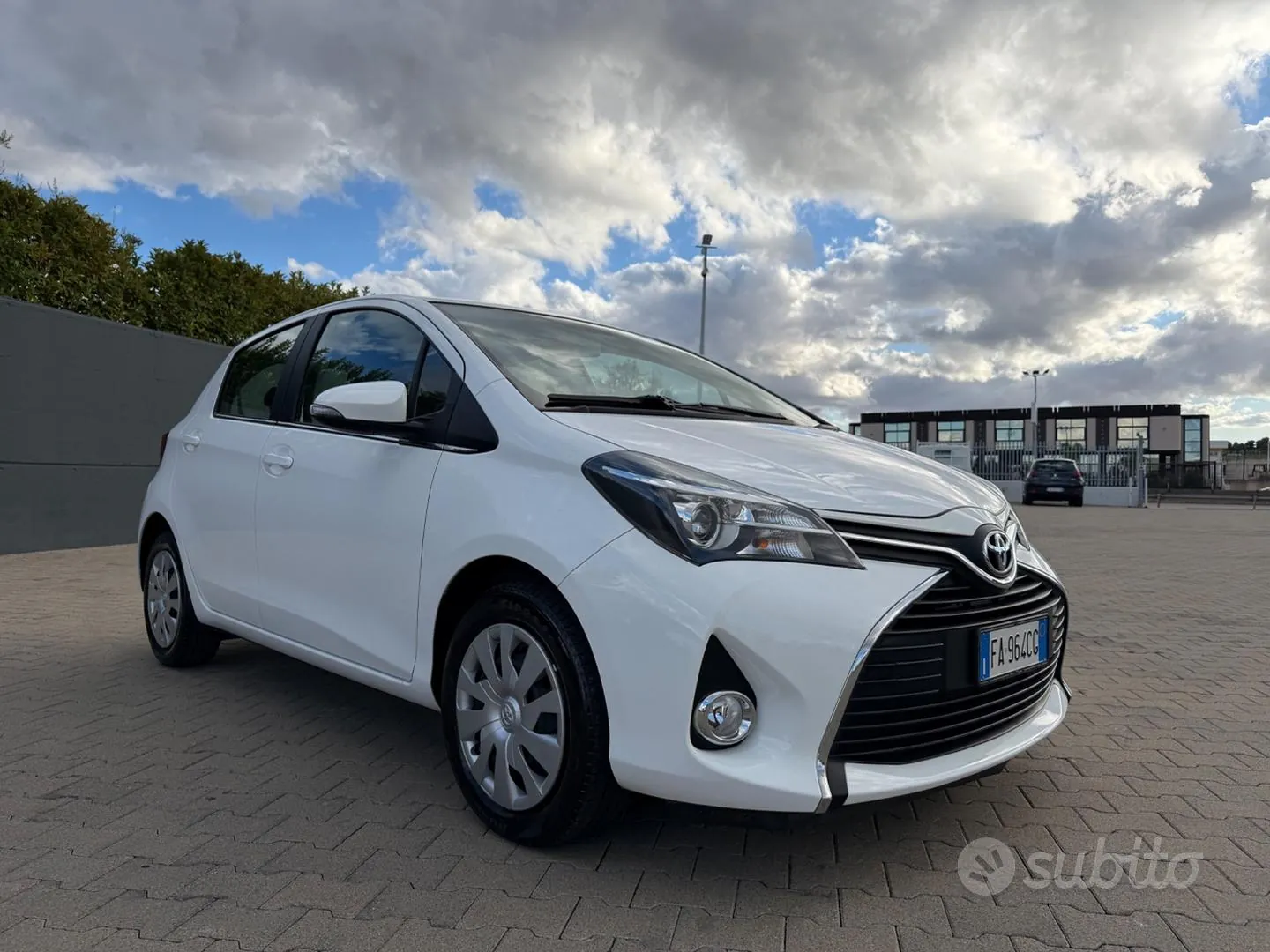 Toyota Yaris 2015 photo 3