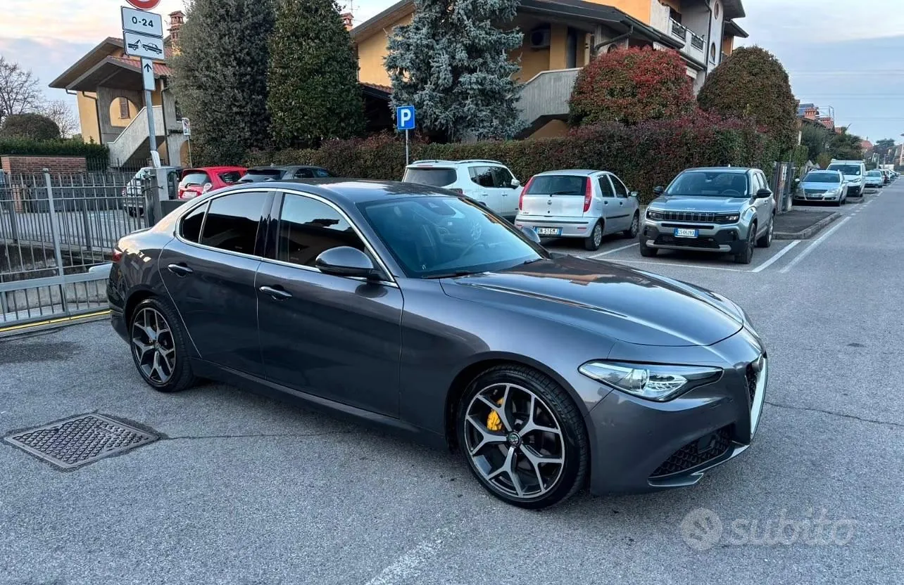 Alfa Romeo Giulia 2019 photo 2