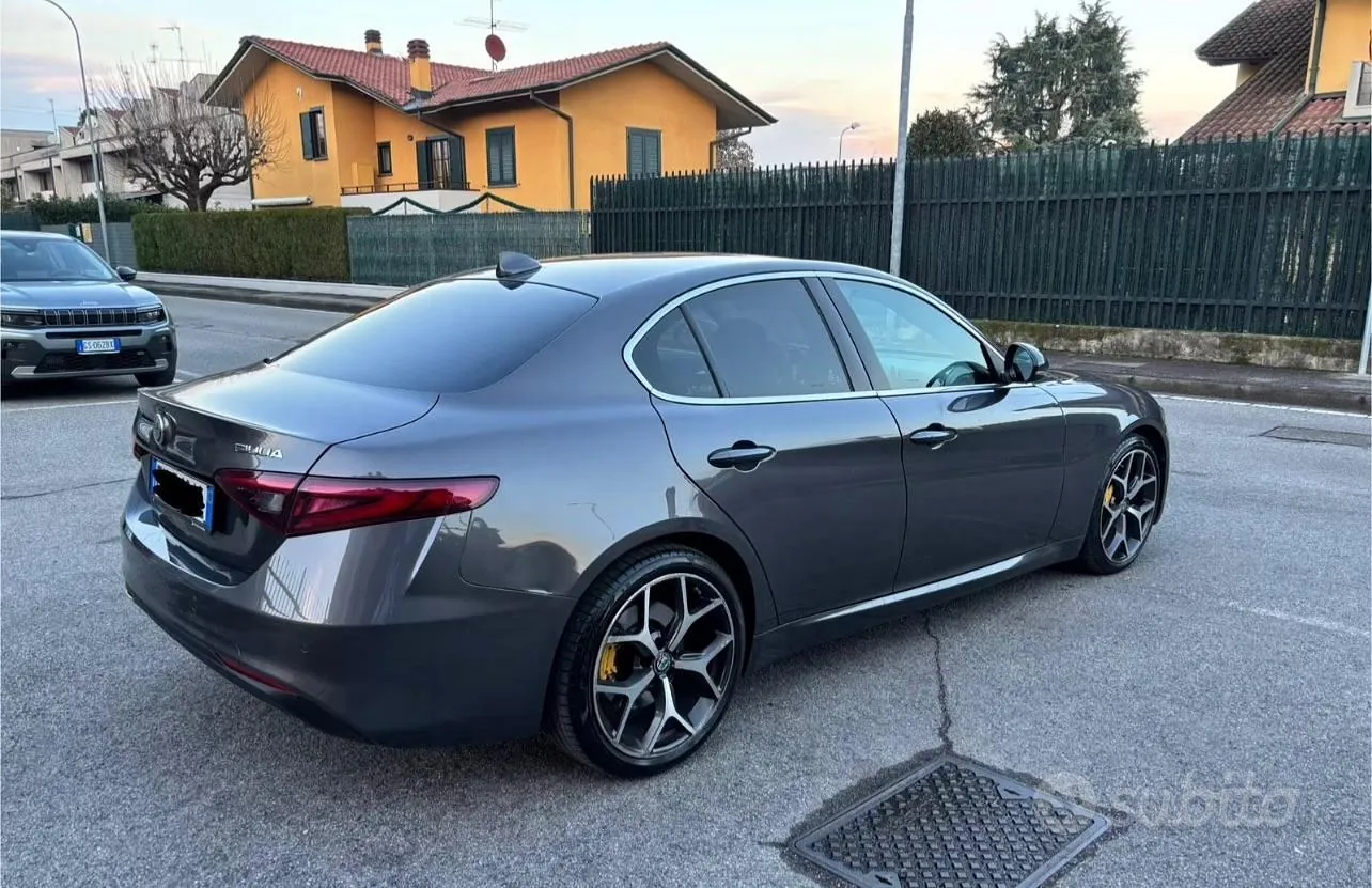Alfa Romeo Giulia 2019 photo 4