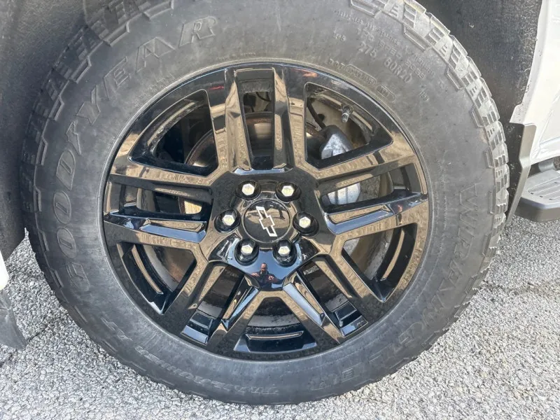 Chevrolet Silverado 1500 2024 photo 2