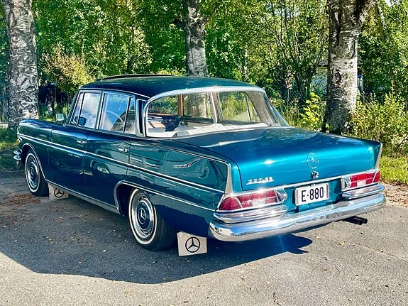 Mercedes-Benz 220 Se 1960 photo 2