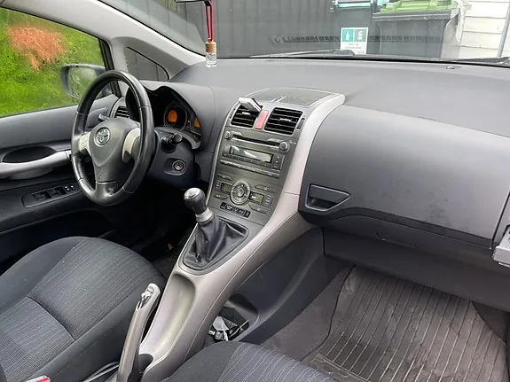 Toyota Auris 2008 photo 2