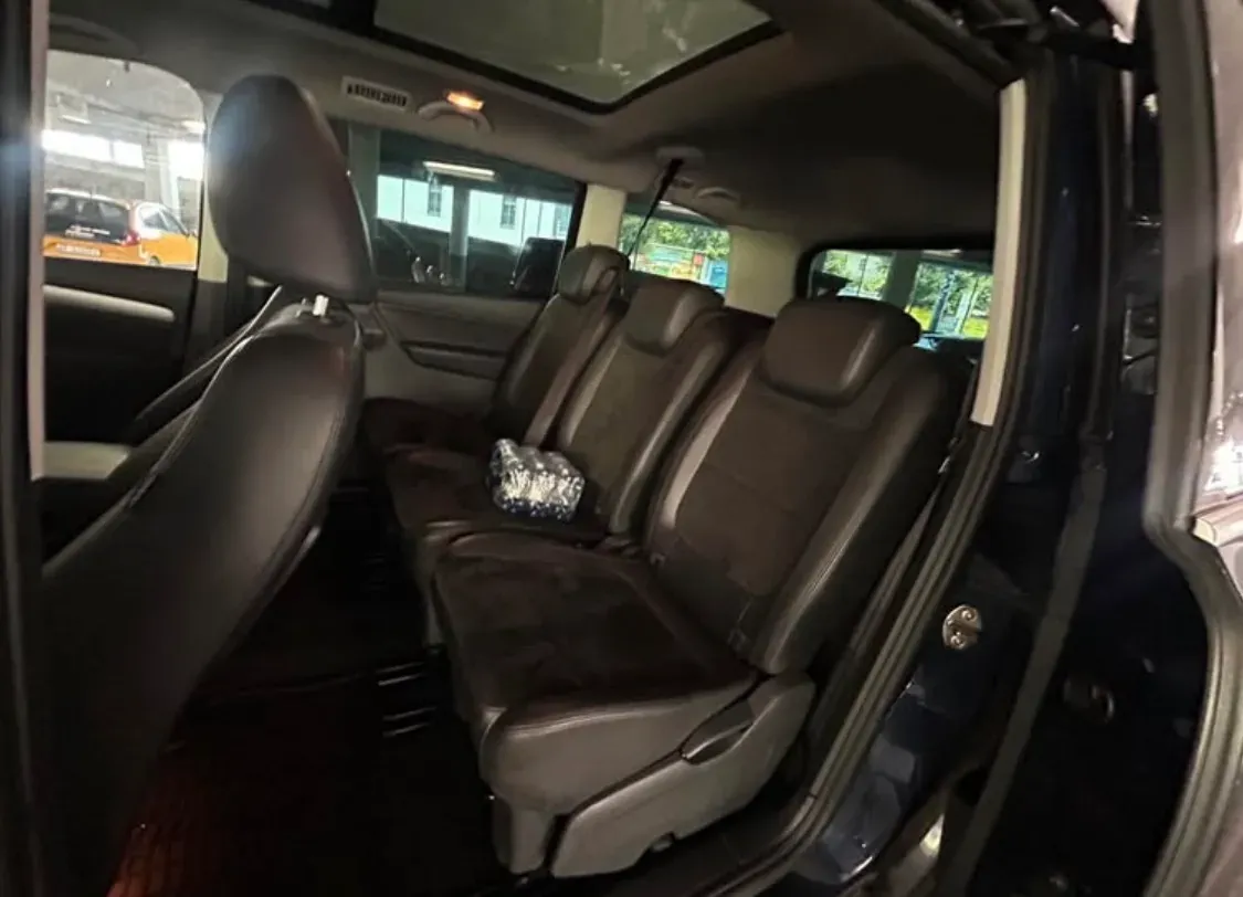 Volkswagen Sharan 2012 photo 3