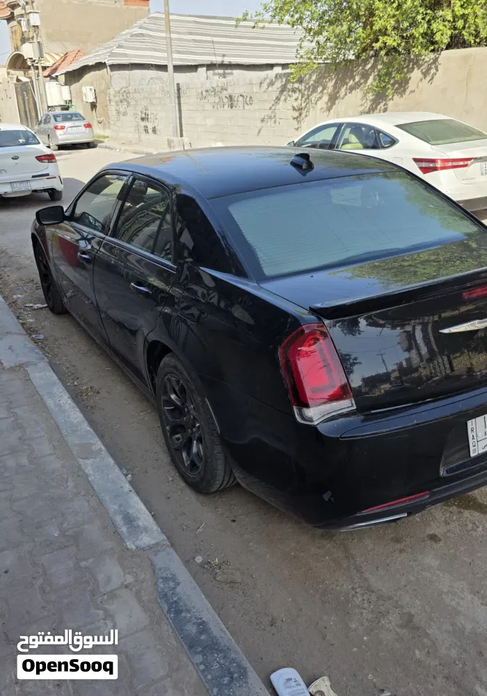 Chrysler 300 2018 photo 2