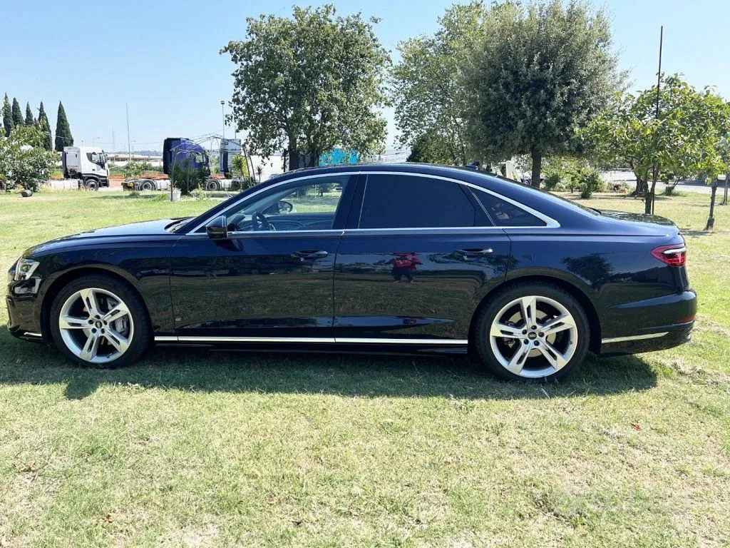 Audi A8 2022 photo 3