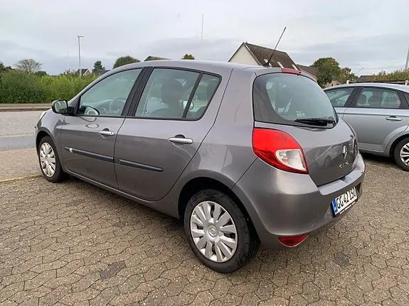 Renault Clio Iii 2011 photo 4