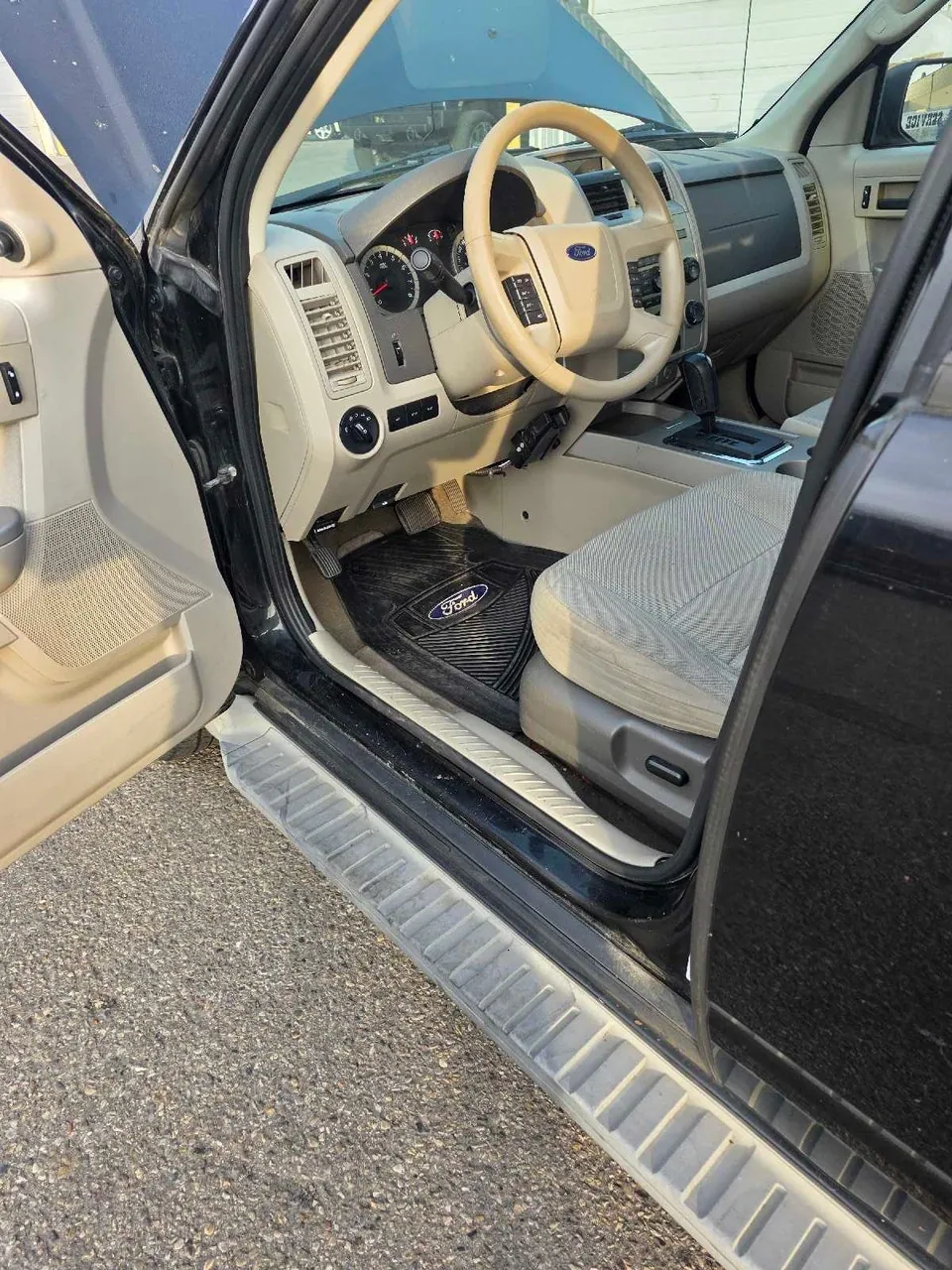 Ford Escape 2010 photo 2