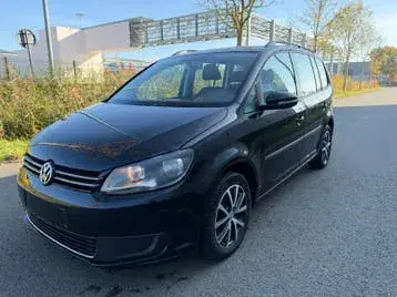 Volkswagen Touran 2011 photo 2