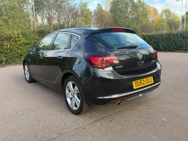 Vauxhall Astra 2012 photo 4