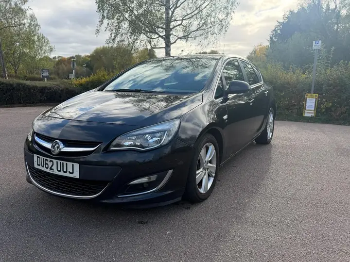 Vauxhall Astra 2012 photo 3