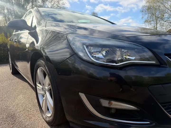 Vauxhall Astra 2012 photo 5