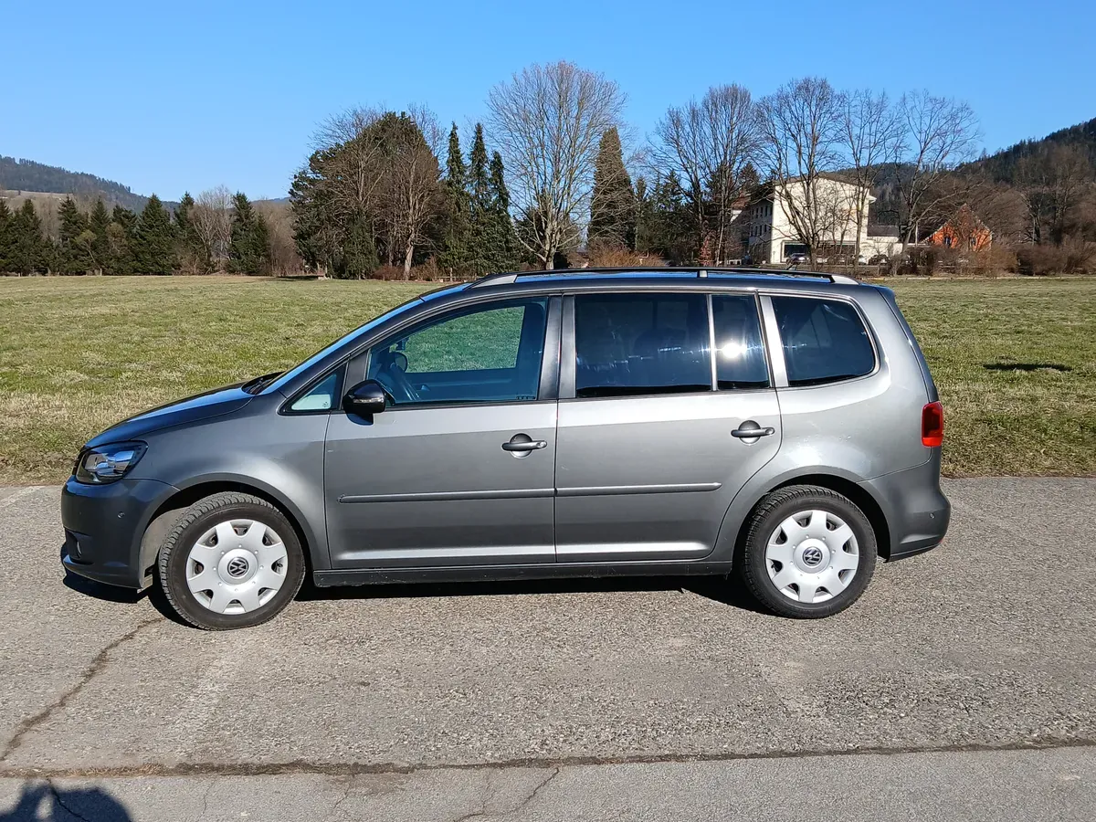 Volkswagen Touran 2015 photo 2