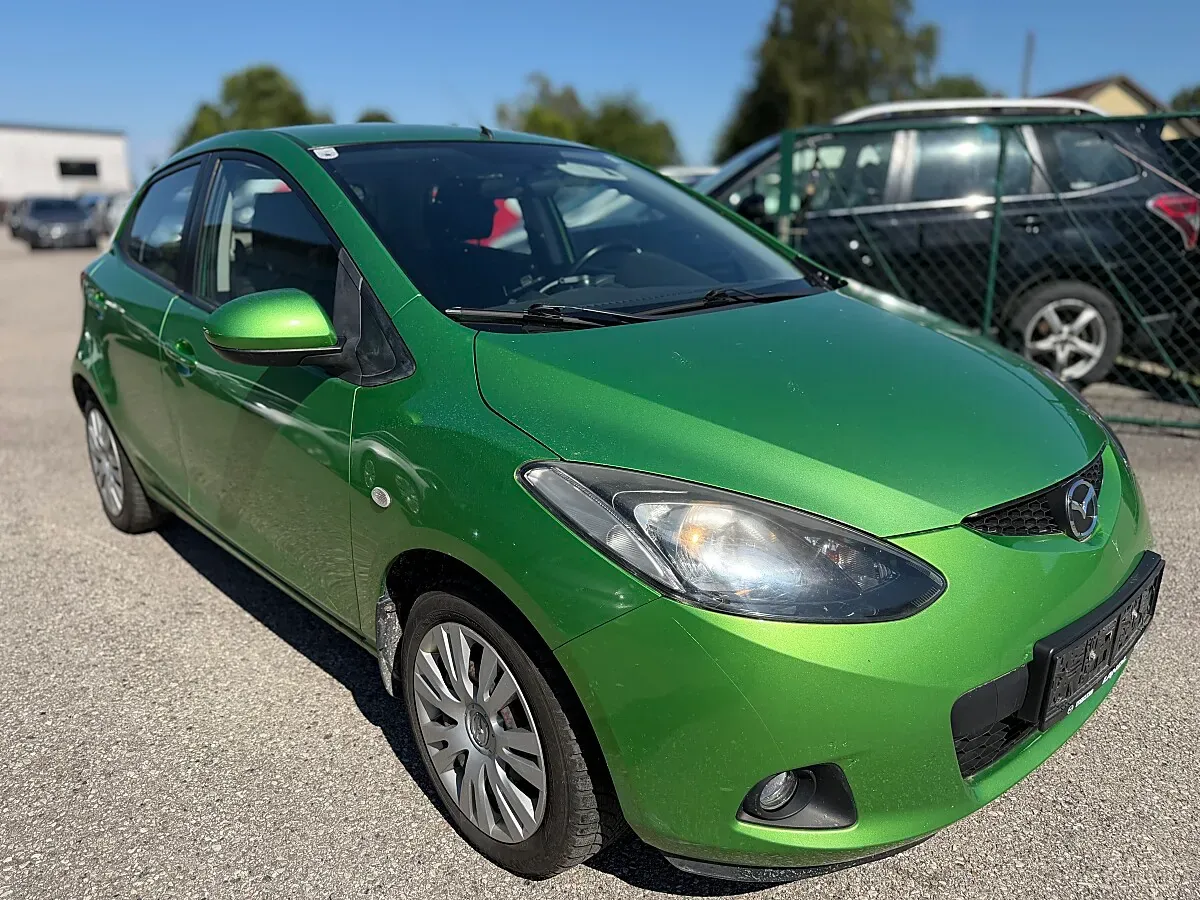 Mazda Mazda2 2010 photo 2