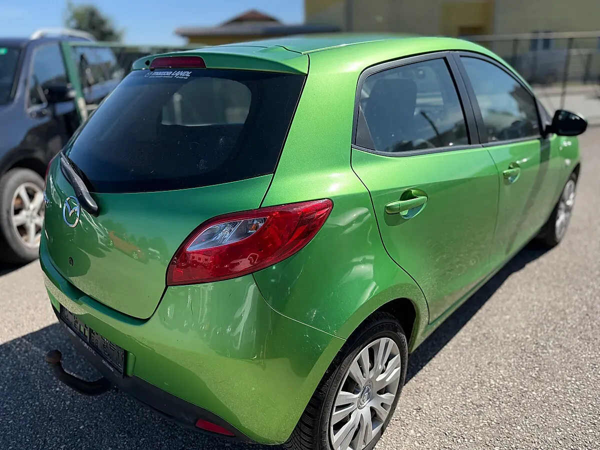 Mazda Mazda2 2010 photo 3