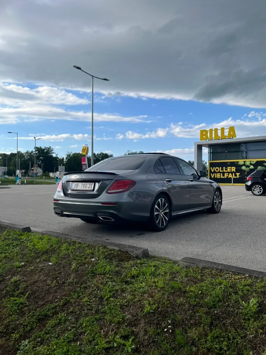 Mercedes-Benz E-Class 2017 photo 2