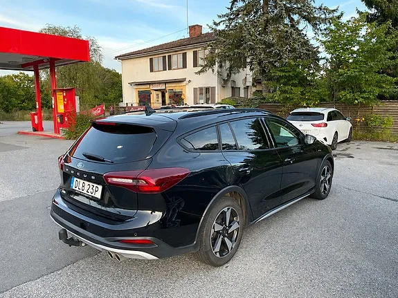 Ford Focus 2024 photo 2