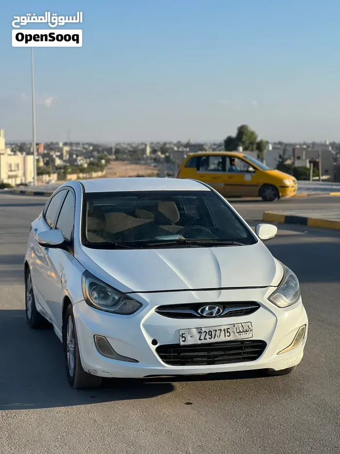 Hyundai Accent 2012 photo 3