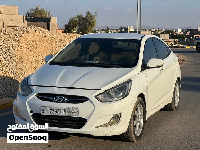 Hyundai Accent 2012 photo 2