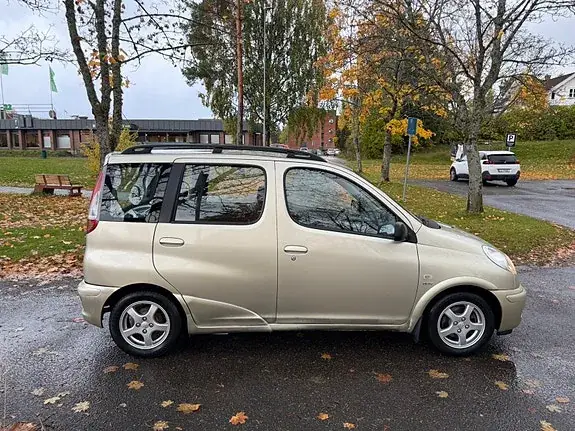 Toyota Yaris Verso 2004 photo 5