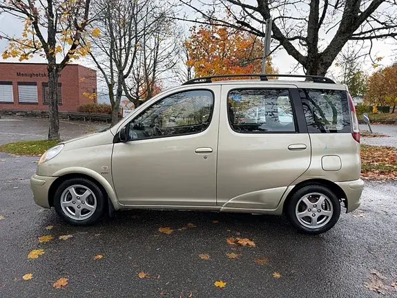 Toyota Yaris Verso 2004 photo 2