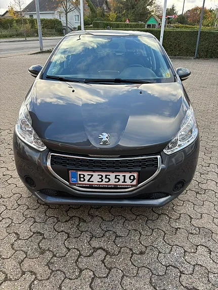 Peugeot 208 2014 photo 2