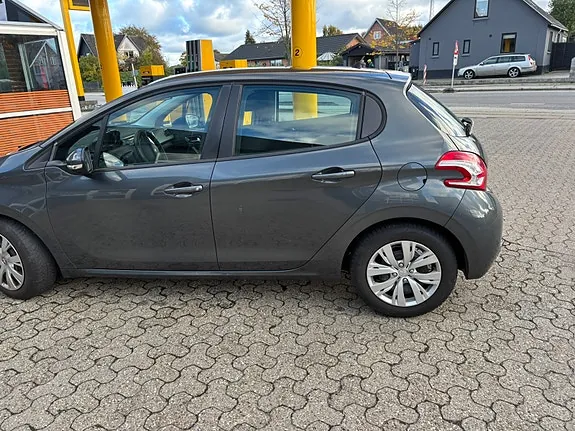 Peugeot 208 2014 photo 4