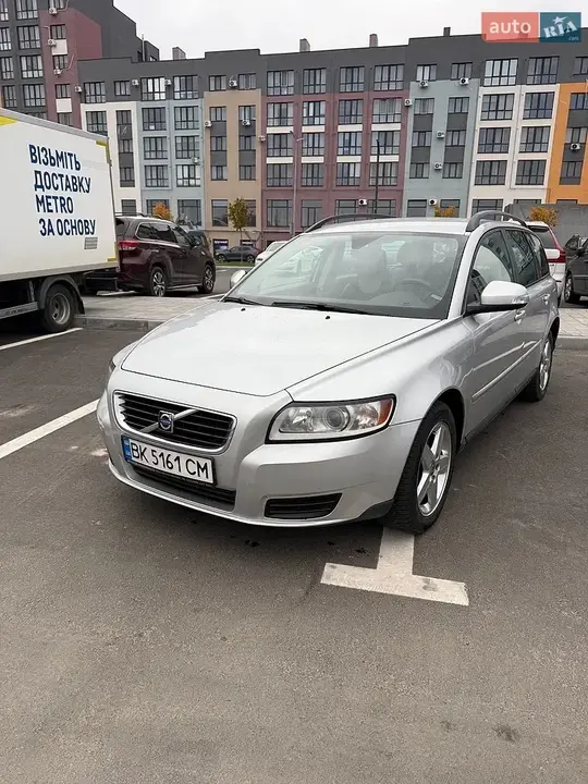 Volvo V50 2010 photo 2