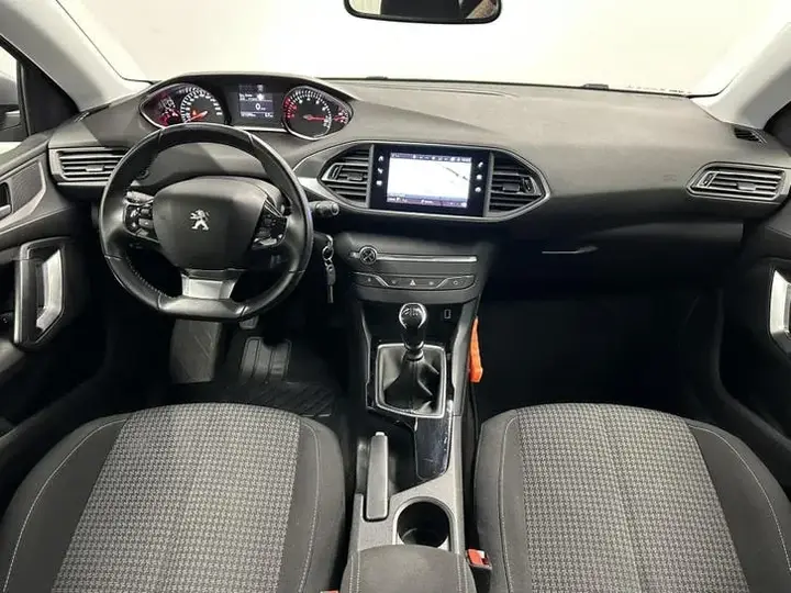 Peugeot 308 Sw 2021 photo 2